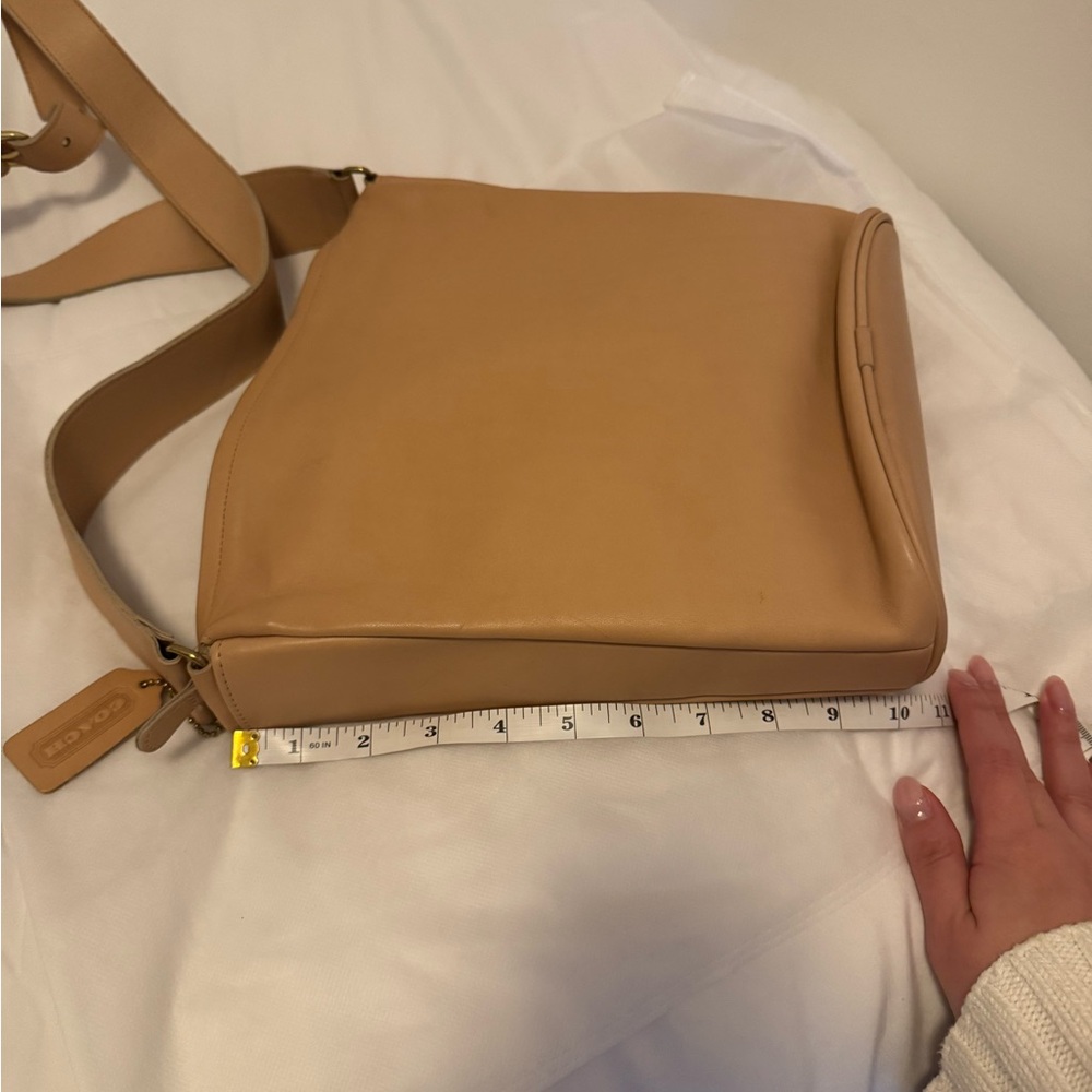 COACH - Vintage Elegant Tan Leather Crossbody Bucket Bag - Picture 8 of 10